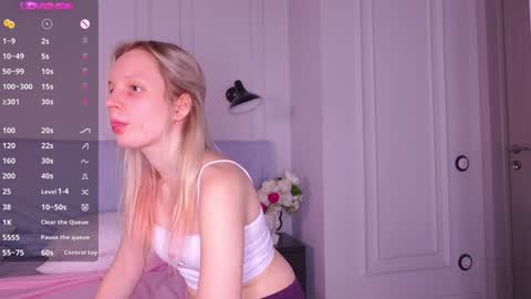 Snapshot of tinasiner chatting on 12.22.24 tinasiner online show from 12.22.24