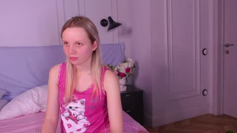 Snapshot of tinasiner chatting on 12.23.24 tinasiner online show from 12.23.24