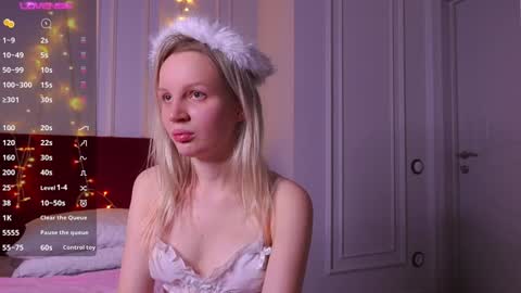Snapshot of tinasiner chatting on 12.29.24 tinasiner online show from 12.29.24