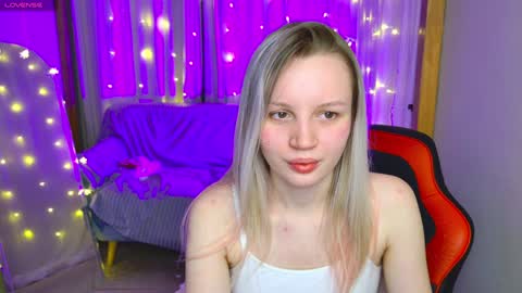 Snapshot of tinasiner chatting on 01.01.25 tinasiner online show from 01.01.25