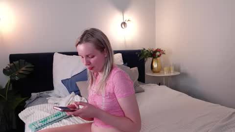 Snapshot of tinasiner chatting on 10.07.25 tinasiner online show from 10.07.25