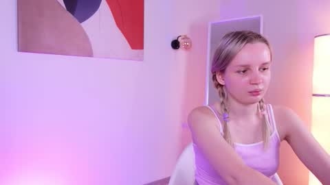 Snapshot of tinasiner chatting on 11.04.25 tinasiner online show from 11.04.25