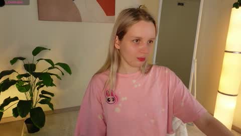 Snapshot of tinasiner chatting on 11.10.25 tinasiner online show from 11.10.25