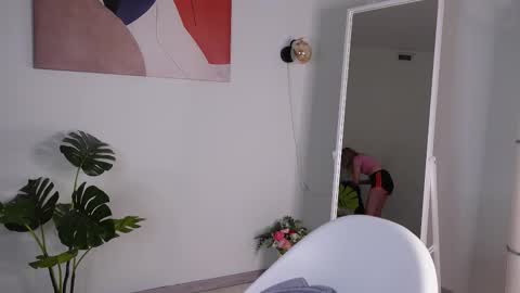 Snapshot of tinasiner chatting on 11.14.25 tinasiner online show from 11.14.25