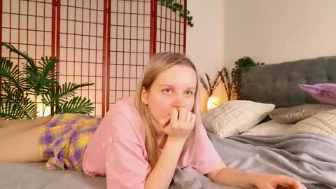 Snapshot of tinasiner chatting on 11.23.25 tinasiner online show from 11.23.25