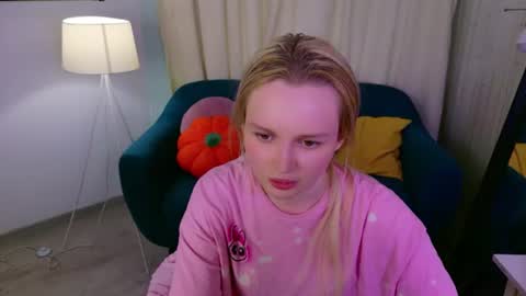 Snapshot of tinasiner chatting on 06.16.26 tinasiner online show from 06.16.26