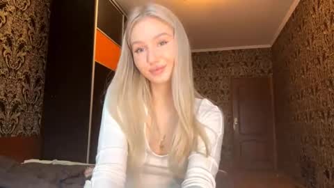 Snapshot of tinavaleri chatting on 11.03.25 Crystalia online show from 11.03.25