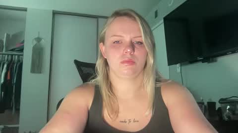 Snapshot of tinker0000 chatting on 09.26.25 tinker0000 online show from 09.26.25