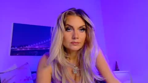 tinkerbell822 online show from 09.30.25