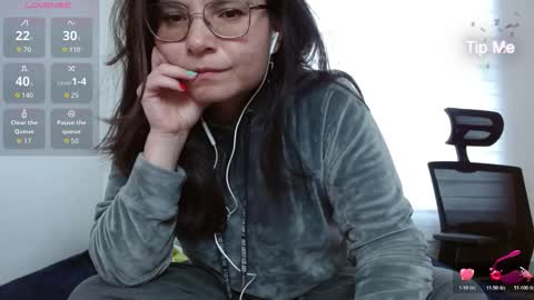 Snapshot of tiny_caroline chatting on 12.17.25 Tiny Caroline online show from 12.17.25