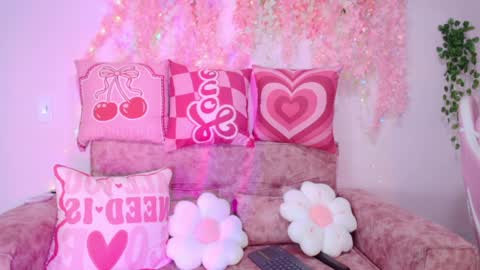 Snapshot of tiny_cherry chatting on 04.07.26 Tiny online show from 04.07.26