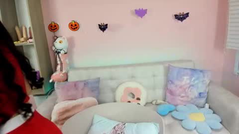 tiny_cora online show from 10.06.25