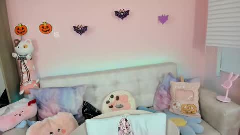 tiny_cora online show from 10.19.25