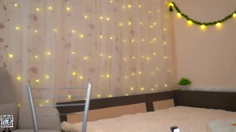 Snapshot of tiny_miracle chatting on 12.22.24 Lyssa online show from 12.22.24