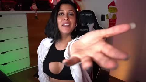 Snapshot of tiny_panther chatting on 12.15.24 Ana Molly online show from 12.15.24