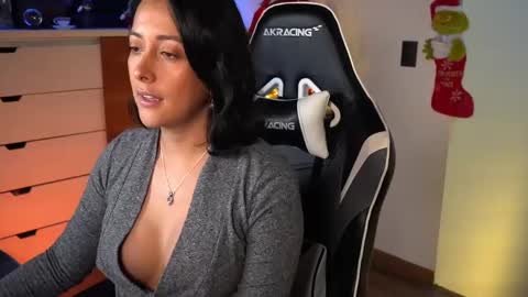 Snapshot of tiny_panther chatting on 12.26.24 Ana Molly online show from 12.26.24