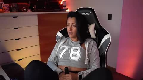 Snapshot of tiny_panther chatting on 01.09.25 Ana Molly online show from 01.09.25