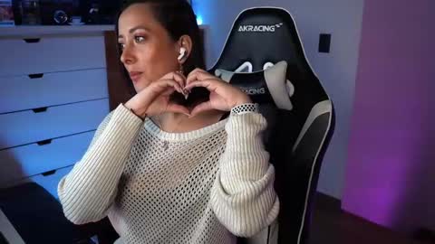 Snapshot of tiny_panther chatting on 01.09.25 Ana Molly online show from 01.09.25