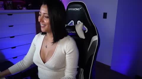 Snapshot of tiny_panther chatting on 01.11.25 Ana Molly online show from 01.11.25