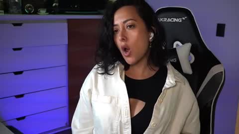 Snapshot of tiny_panther chatting on 01.17.25 Ana Molly online show from 01.17.25