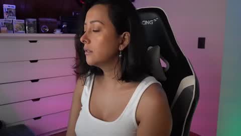 Snapshot of tiny_panther chatting on 01.28.25 Ana Molly online show from 01.28.25