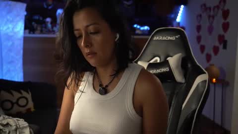 Snapshot of tiny_panther chatting on 02.13.25 Ana Molly online show from 02.13.25