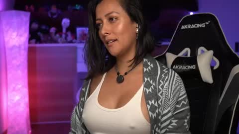 Snapshot of tiny_panther chatting on 09.11.25 Ana Molly online show from 09.11.25