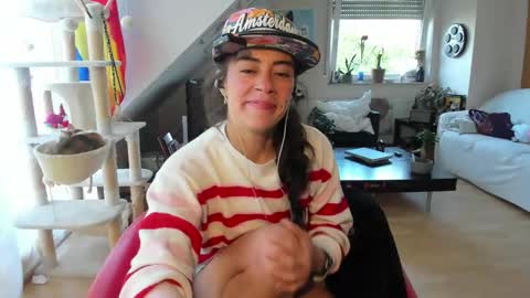 Snapshot of tiny_williams chatting on 09.14.25 Tiny online show from 09.14.25