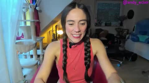 Snapshot of tiny_williams chatting on 10.06.25 Tiny online show from 10.06.25