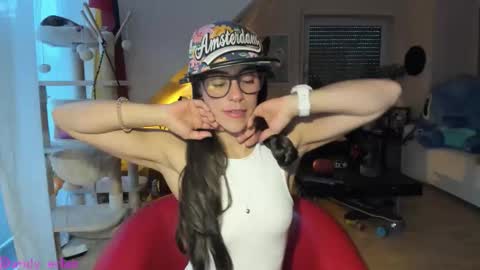 Snapshot of tiny_williams chatting on 10.09.25 Tiny online show from 10.09.25