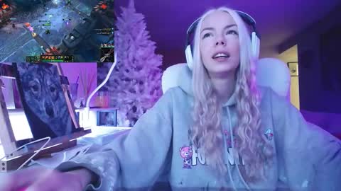 Snapshot of tinykylie chatting on 11.24.25 stage Kylie Sinner brand CLITBAIT online show from 11.24.25