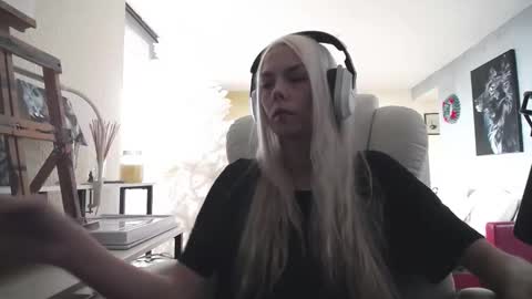 Snapshot of tinykylie chatting on 12.03.25 stage Kylie Sinner brand CLITBAIT online show from 12.03.25