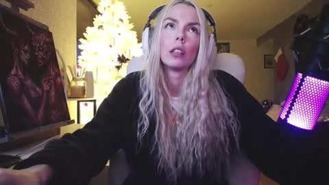 Snapshot of tinykylie chatting on 12.16.25 stage Kylie Sinner brand CLITBAIT online show from 12.16.25