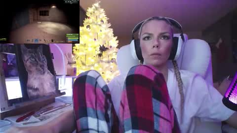 Snapshot of tinykylie chatting on 01.10.26 stage Kylie Sinner brand CLITBAIT online show from 01.10.26