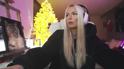 Snapshot of tinykylie chatting on 01.12.26 stage Kylie Sinner brand CLITBAIT online show from 01.12.26