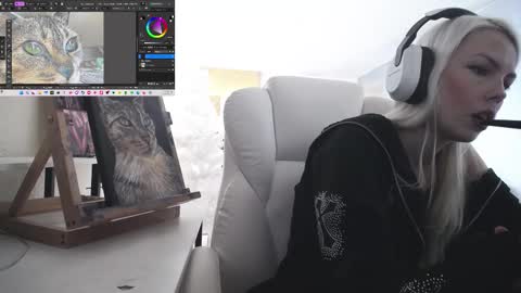 Snapshot of tinykylie chatting on 02.08.26 stage Kylie Sinner brand CLITBAIT online show from 02.08.26