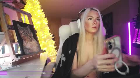 Snapshot of tinykylie chatting on 02.21.26 stage Kylie Sinner brand CLITBAIT online show from 02.21.26