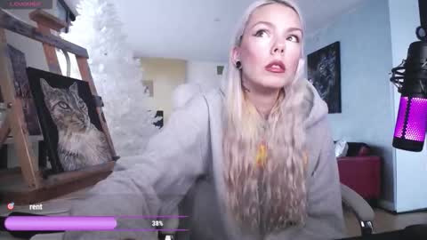 Snapshot of tinykylie chatting on 02.23.26 stage Kylie Sinner brand CLITBAIT online show from 02.23.26