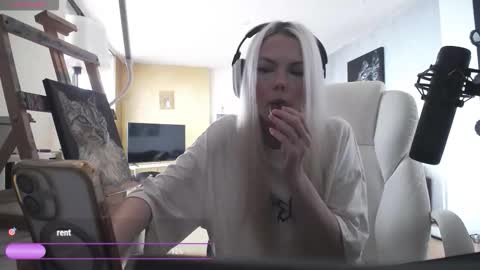 Snapshot of tinykylie chatting on 03.07.26 stage Kylie Sinner brand CLITBAIT online show from 03.07.26