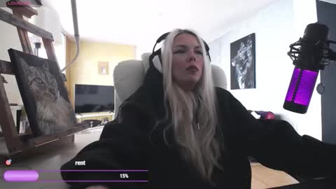 Snapshot of tinykylie chatting on 03.08.26 stage Kylie Sinner brand CLITBAIT online show from 03.08.26