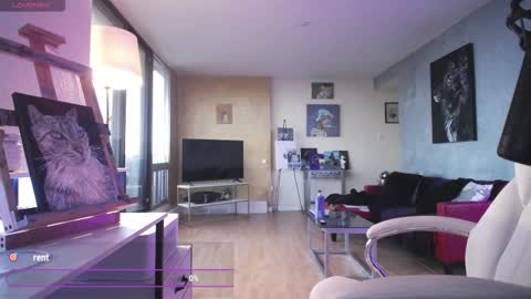 Snapshot of tinykylie chatting on 03.18.26 stage Kylie Sinner brand CLITBAIT online show from 03.18.26