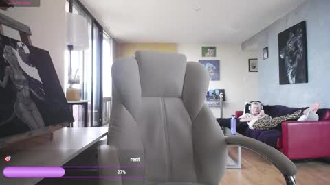 Snapshot of tinykylie chatting on 05.19.26 stage Kylie Sinner brand CLITBAIT online show from 05.19.26
