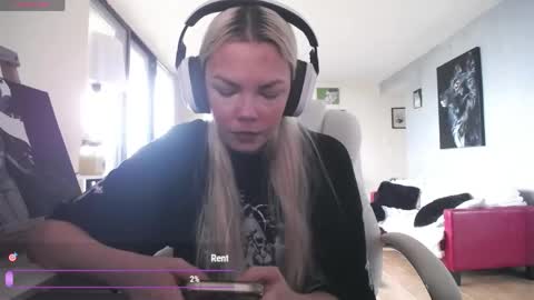 Snapshot of tinykylie chatting on 05.31.26 stage Kylie Sinner brand CLITBAIT online show from 05.31.26