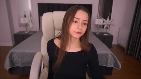 tinynataliee online show from 12.15.25