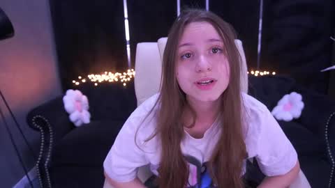 tinynataliee online show from 04.30.26