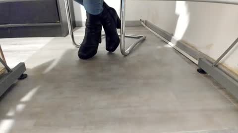 Snapshot of tired33 chatting on 01.10.26 Anna online show from 01.10.26