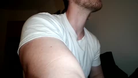 Snapshot of tiwe_ chatting on 06.17.26 HornyGentleman online show from 06.17.26
