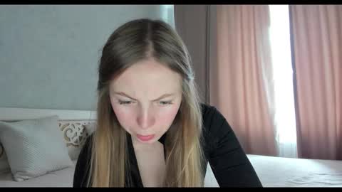 Snapshot of tixxxy chatting on 10.19.25 Maria online show from 10.19.25