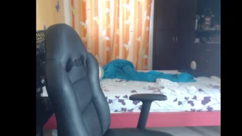 Andres Independent Model online show from 04.29.26