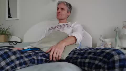 Daniel Bisexual uncut 20cm online show from 12.26.24